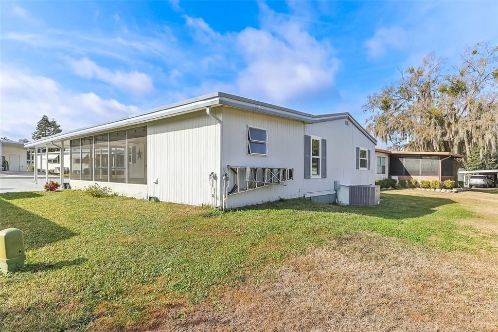 For Sale: $145,900 (2 beds, 2 baths, 1040 Square Feet)