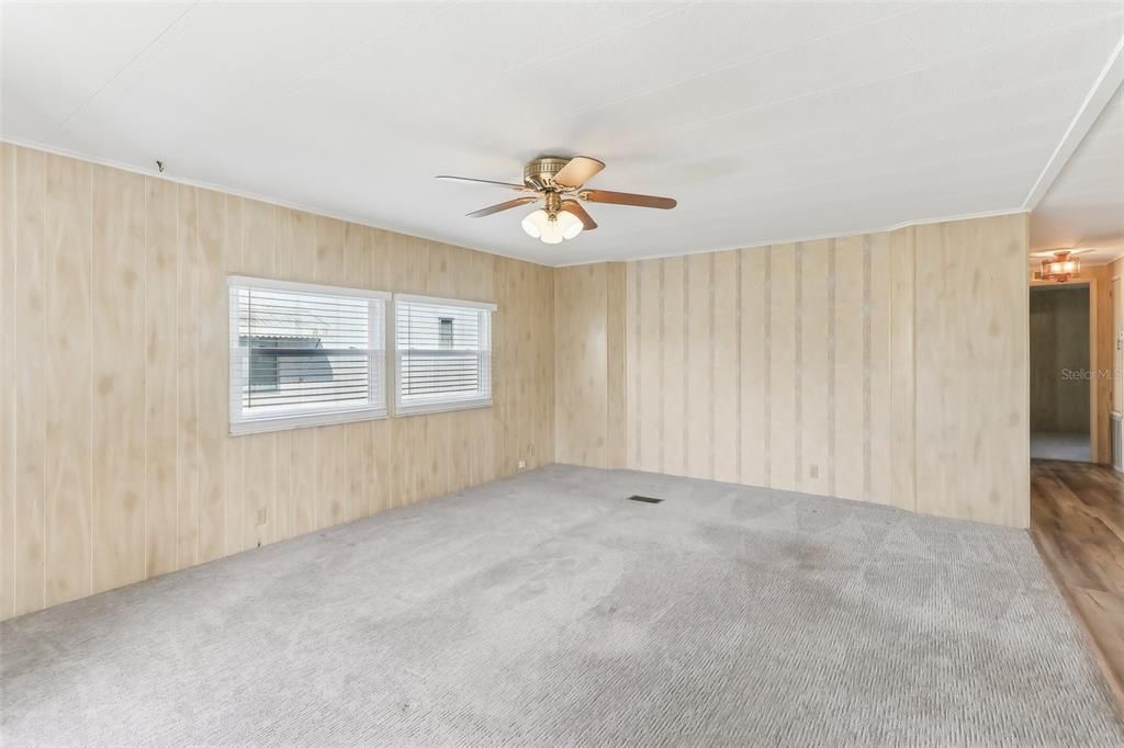 For Sale: $145,900 (2 beds, 2 baths, 1040 Square Feet)