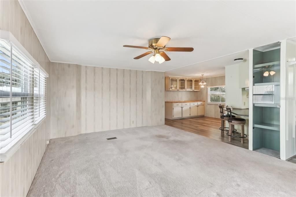 For Sale: $145,900 (2 beds, 2 baths, 1040 Square Feet)