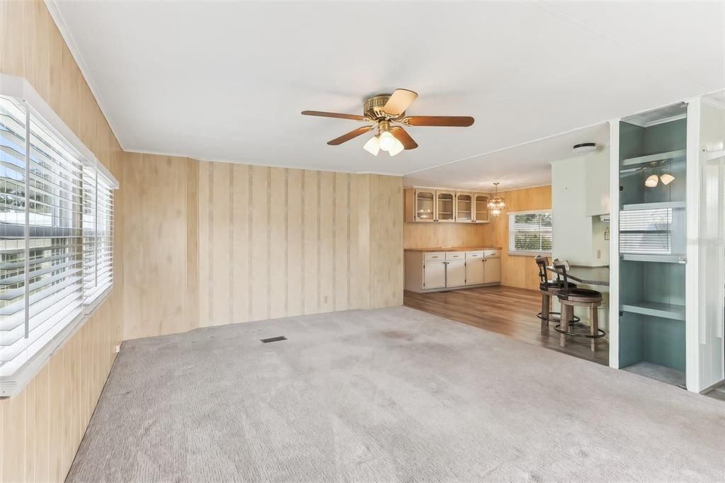 For Sale: $145,900 (2 beds, 2 baths, 1040 Square Feet)