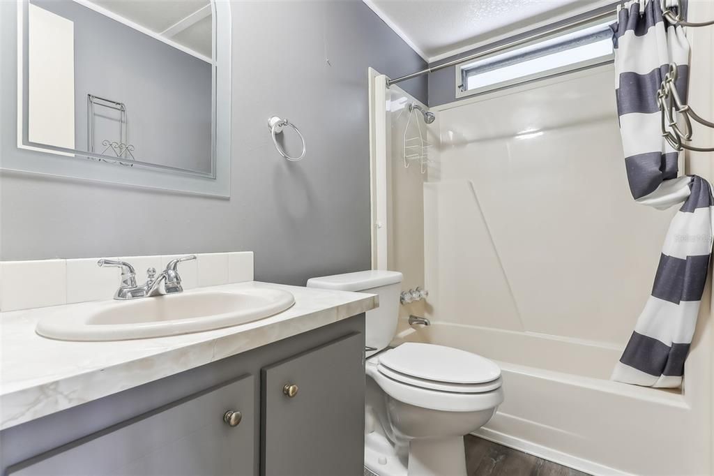 For Sale: $145,900 (2 beds, 2 baths, 1040 Square Feet)