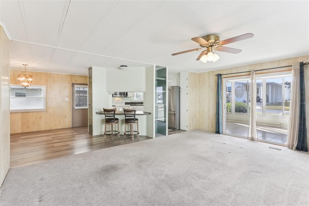 For Sale: $145,900 (2 beds, 2 baths, 1040 Square Feet)