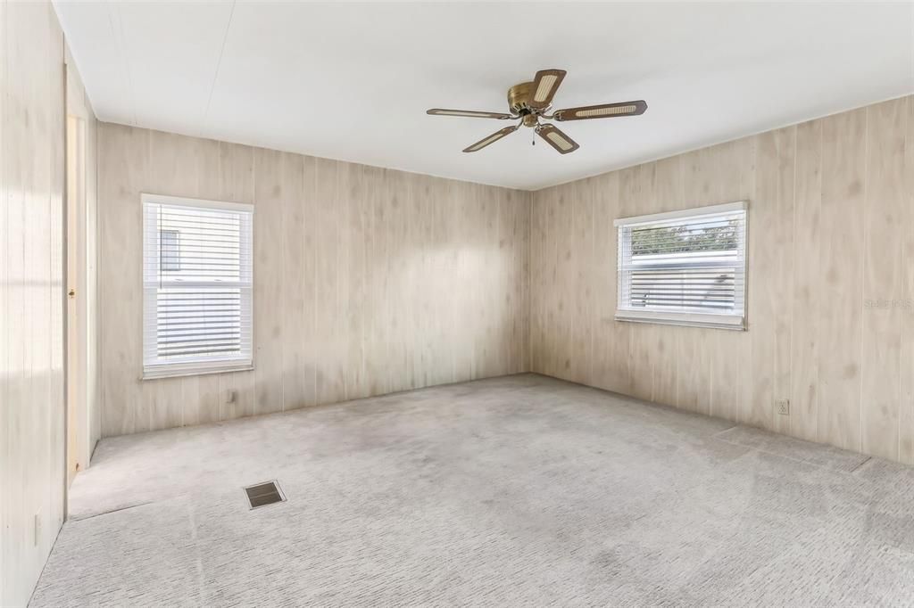 For Sale: $145,900 (2 beds, 2 baths, 1040 Square Feet)