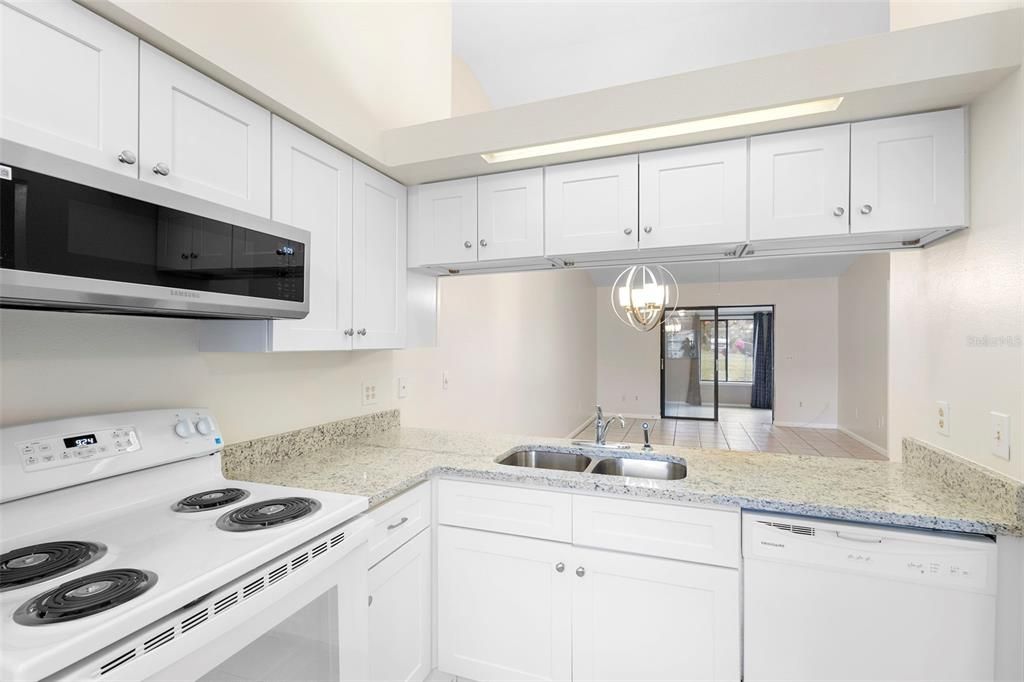 For Sale: $199,900 (2 beds, 2 baths, 1202 Square Feet)