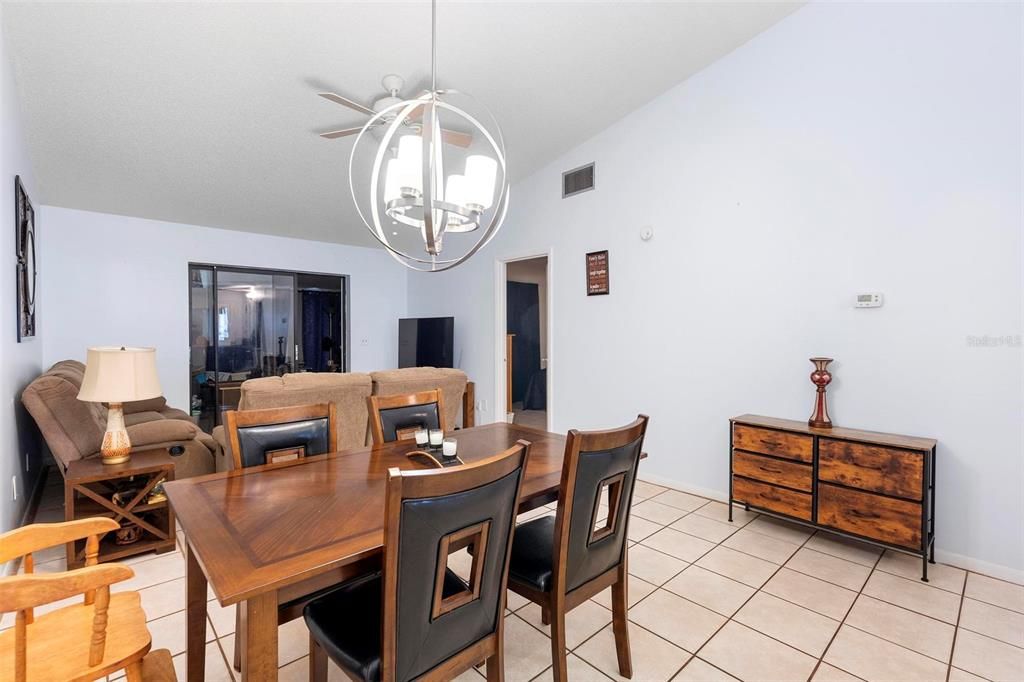 For Sale: $199,900 (2 beds, 2 baths, 1202 Square Feet)