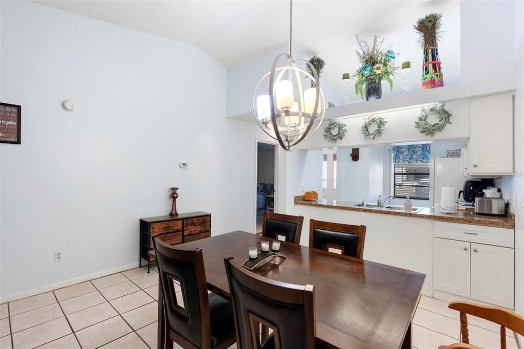 For Sale: $199,900 (2 beds, 2 baths, 1202 Square Feet)