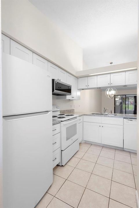 For Sale: $199,900 (2 beds, 2 baths, 1202 Square Feet)