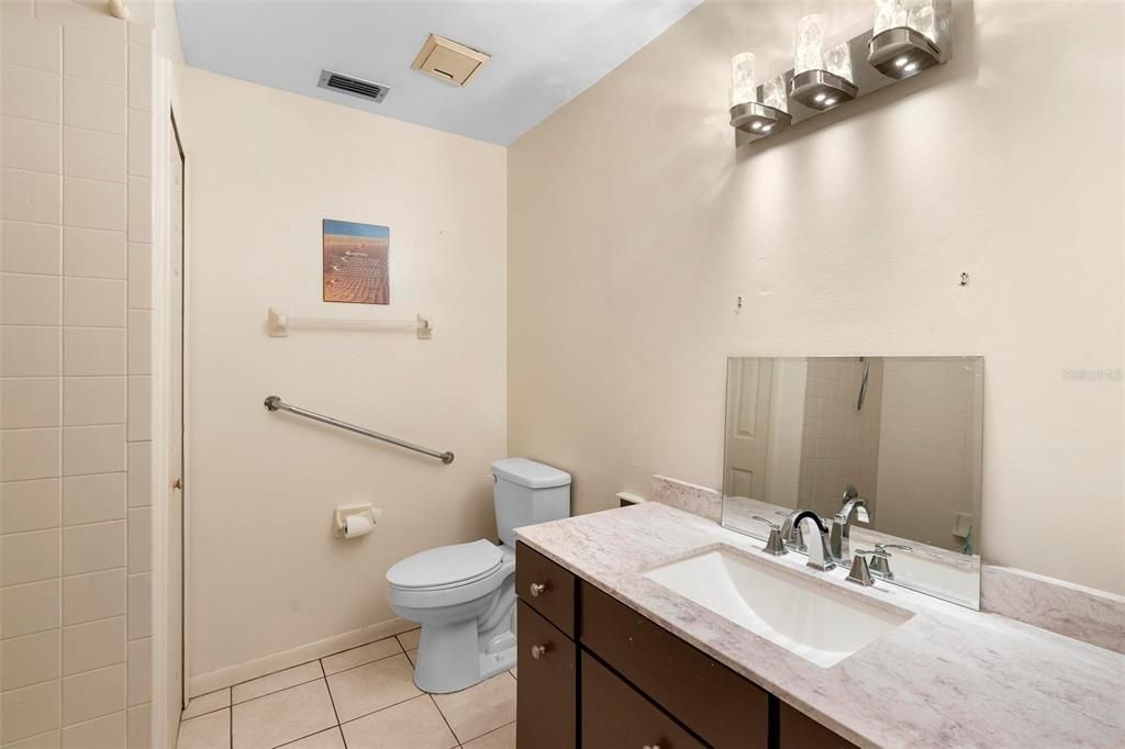 For Sale: $199,900 (2 beds, 2 baths, 1202 Square Feet)