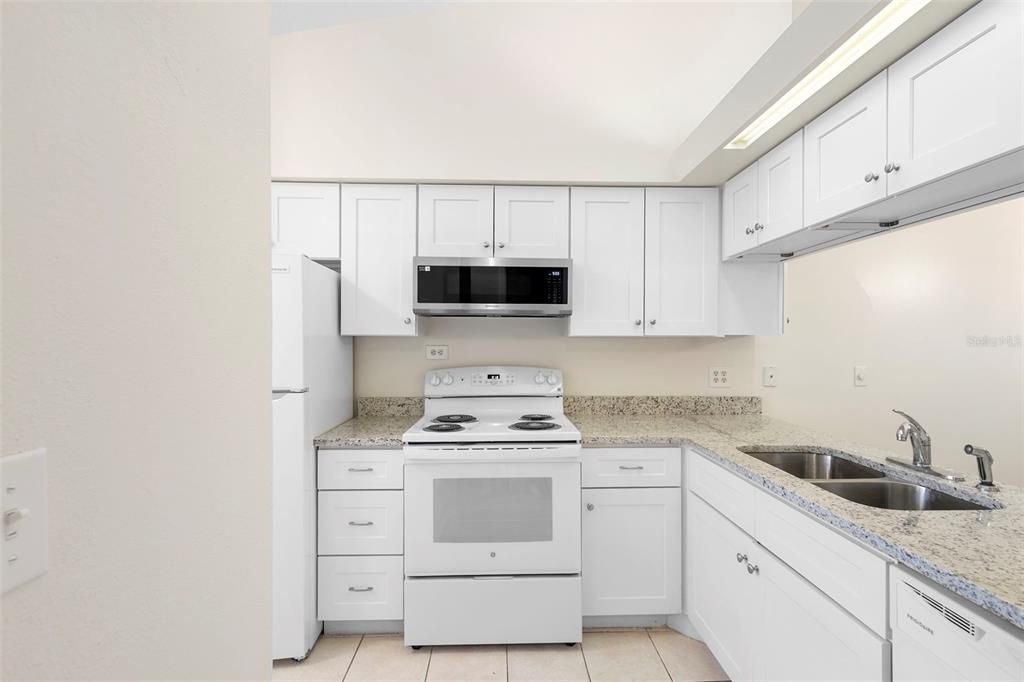 For Sale: $199,900 (2 beds, 2 baths, 1202 Square Feet)