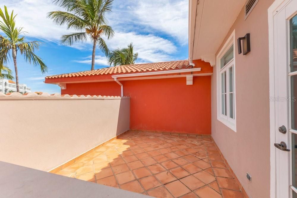 For Sale: $1,250,000 (2 beds, 2 baths, 2002 Square Feet)