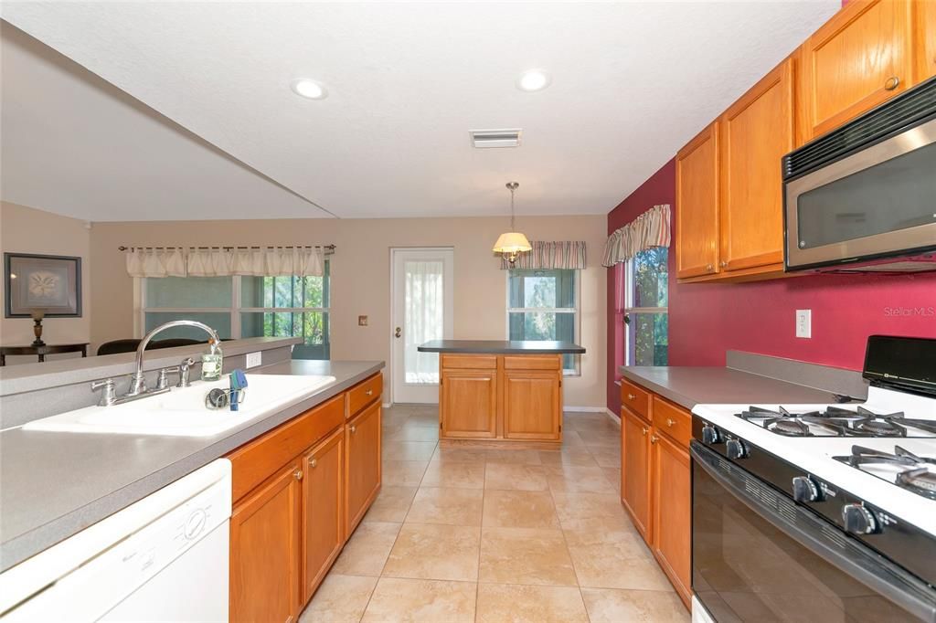 待售: $320,000 (3 贝兹, 2 浴室, 1601 平方英尺)