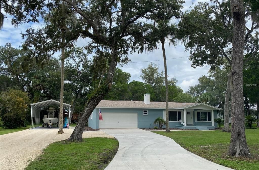 Photo was taken when owners purchased.