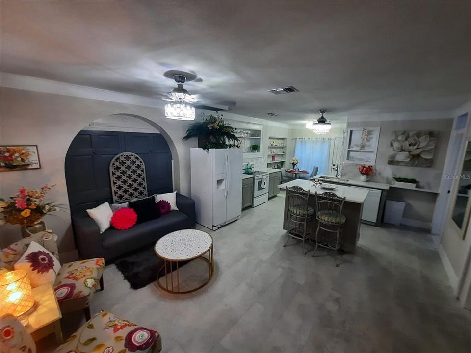 合同活跃: $389,900 (3 贝兹, 0 浴室, 1434 平方英尺)