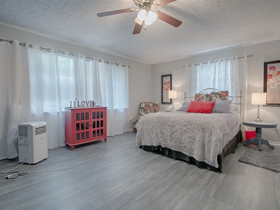 合同活跃: $389,900 (3 贝兹, 0 浴室, 1434 平方英尺)