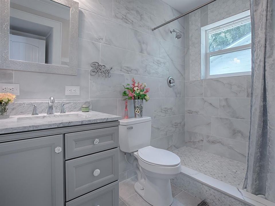 合同活跃: $389,900 (3 贝兹, 0 浴室, 1434 平方英尺)