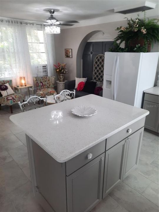 合同活跃: $389,900 (3 贝兹, 0 浴室, 1434 平方英尺)