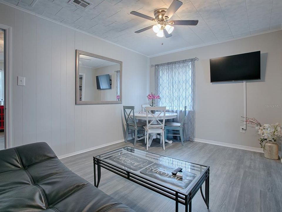 合同活跃: $389,900 (3 贝兹, 0 浴室, 1434 平方英尺)