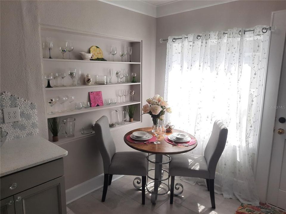 合同活跃: $389,900 (3 贝兹, 0 浴室, 1434 平方英尺)