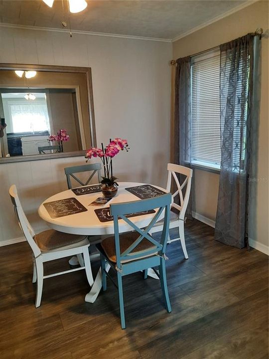 合同活跃: $389,900 (3 贝兹, 0 浴室, 1434 平方英尺)