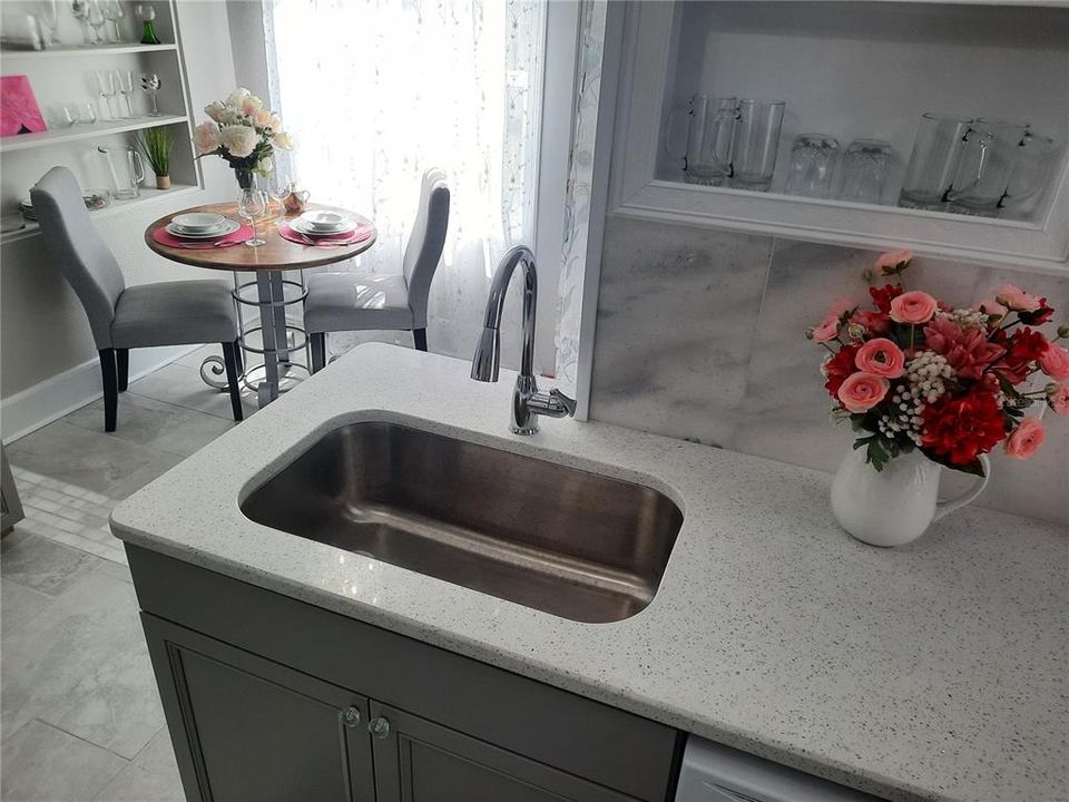 合同活跃: $389,900 (3 贝兹, 0 浴室, 1434 平方英尺)