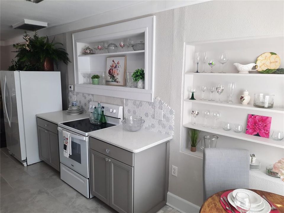 合同活跃: $389,900 (3 贝兹, 0 浴室, 1434 平方英尺)