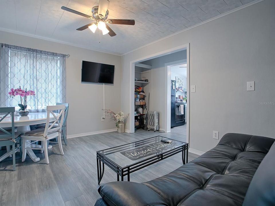 合同活跃: $389,900 (3 贝兹, 0 浴室, 1434 平方英尺)