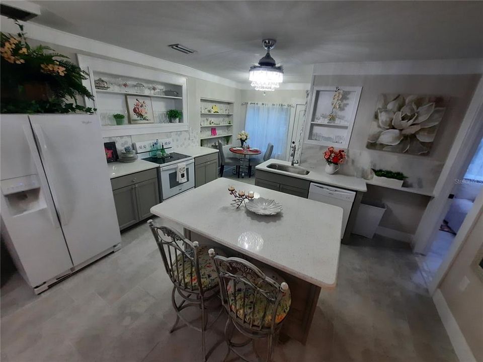 合同活跃: $389,900 (3 贝兹, 0 浴室, 1434 平方英尺)