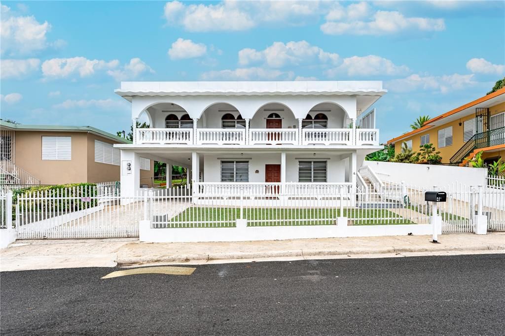 Recently Sold: $269,900 (6 beds, 3 baths, 2972 Square Feet)