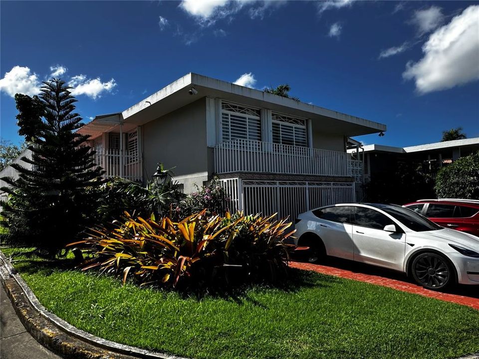 最近售出: $395,000 (4 贝兹, 2 浴室, 1990 平方英尺)