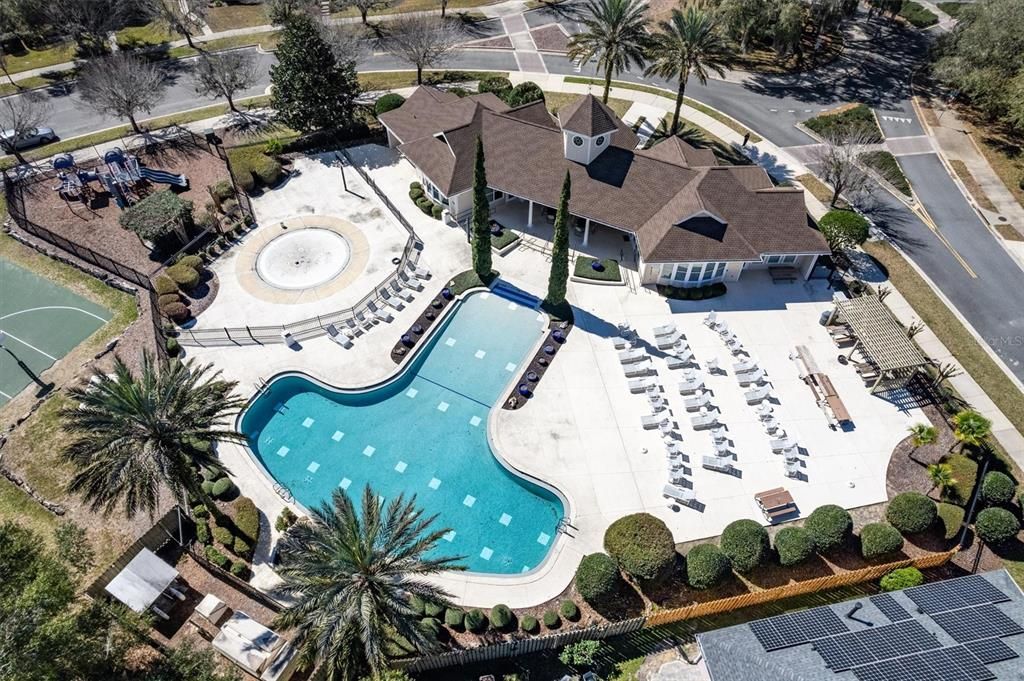 合同活跃: $435,555 (5 贝兹, 3 浴室, 2200 平方英尺)