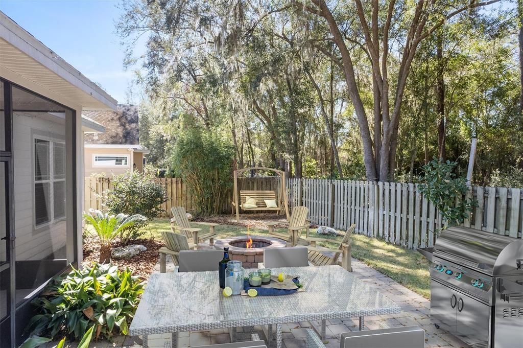 合同活跃: $435,555 (5 贝兹, 3 浴室, 2200 平方英尺)