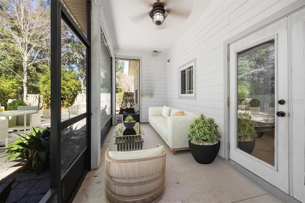 合同活跃: $435,555 (5 贝兹, 3 浴室, 2200 平方英尺)