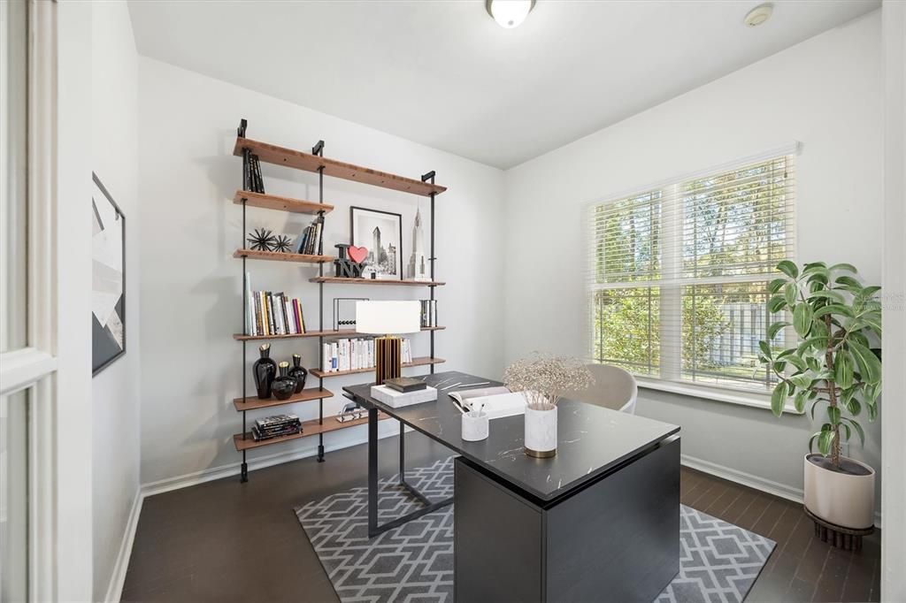 合同活跃: $435,555 (5 贝兹, 3 浴室, 2200 平方英尺)