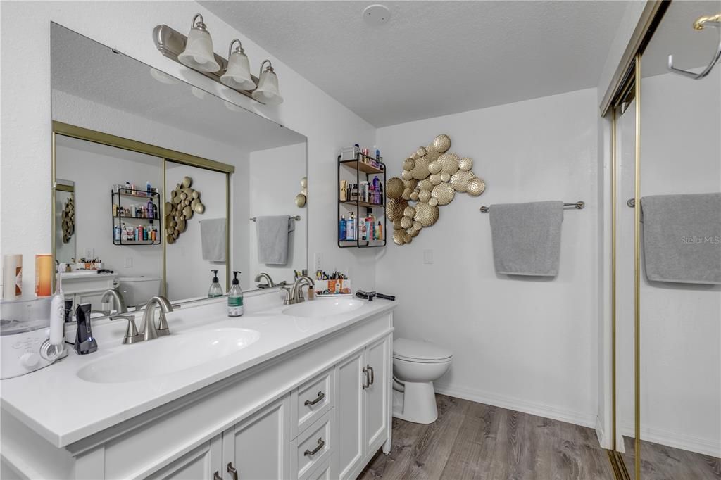 合同活跃: $410,000 (2 贝兹, 2 浴室, 1176 平方英尺)