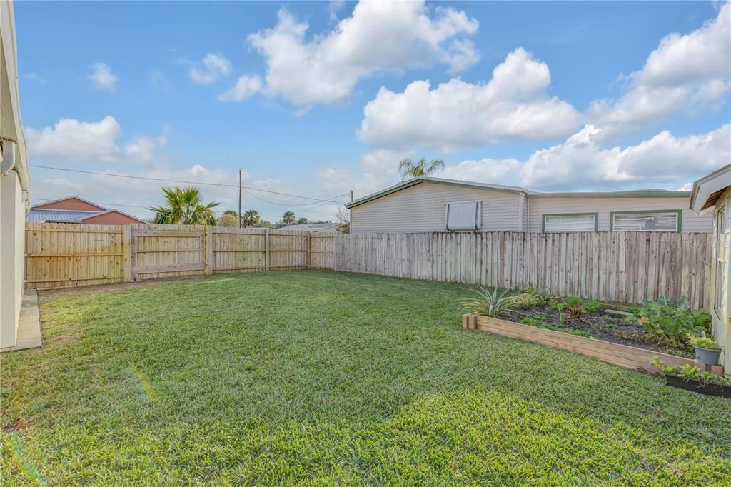 合同活跃: $410,000 (2 贝兹, 2 浴室, 1176 平方英尺)