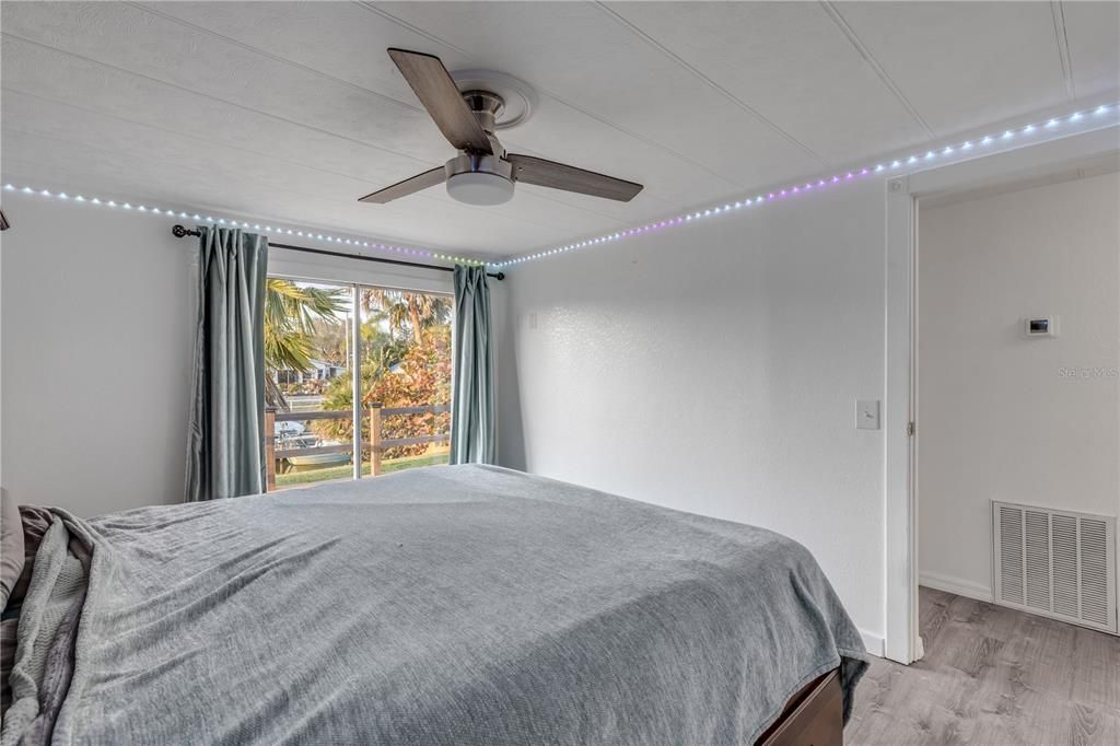 合同活跃: $410,000 (2 贝兹, 2 浴室, 1176 平方英尺)