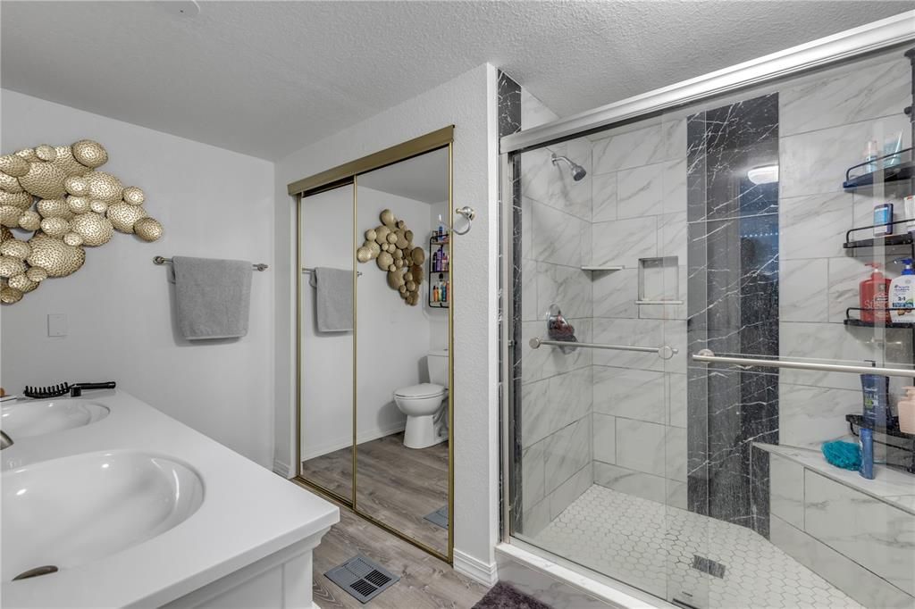 合同活跃: $410,000 (2 贝兹, 2 浴室, 1176 平方英尺)