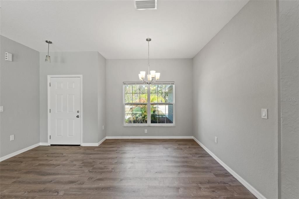 For Sale: $354,900 (3 beds, 2 baths, 1588 Square Feet)