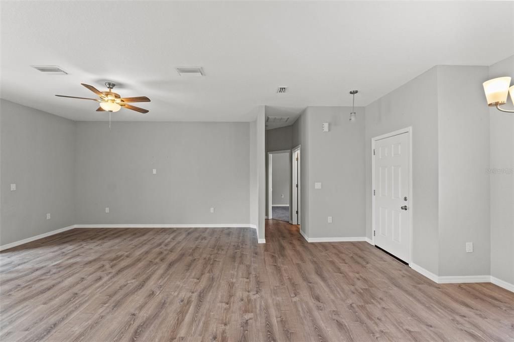 For Sale: $354,900 (3 beds, 2 baths, 1588 Square Feet)