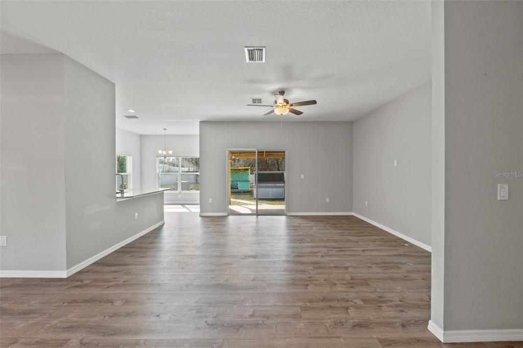 For Sale: $354,900 (3 beds, 2 baths, 1588 Square Feet)