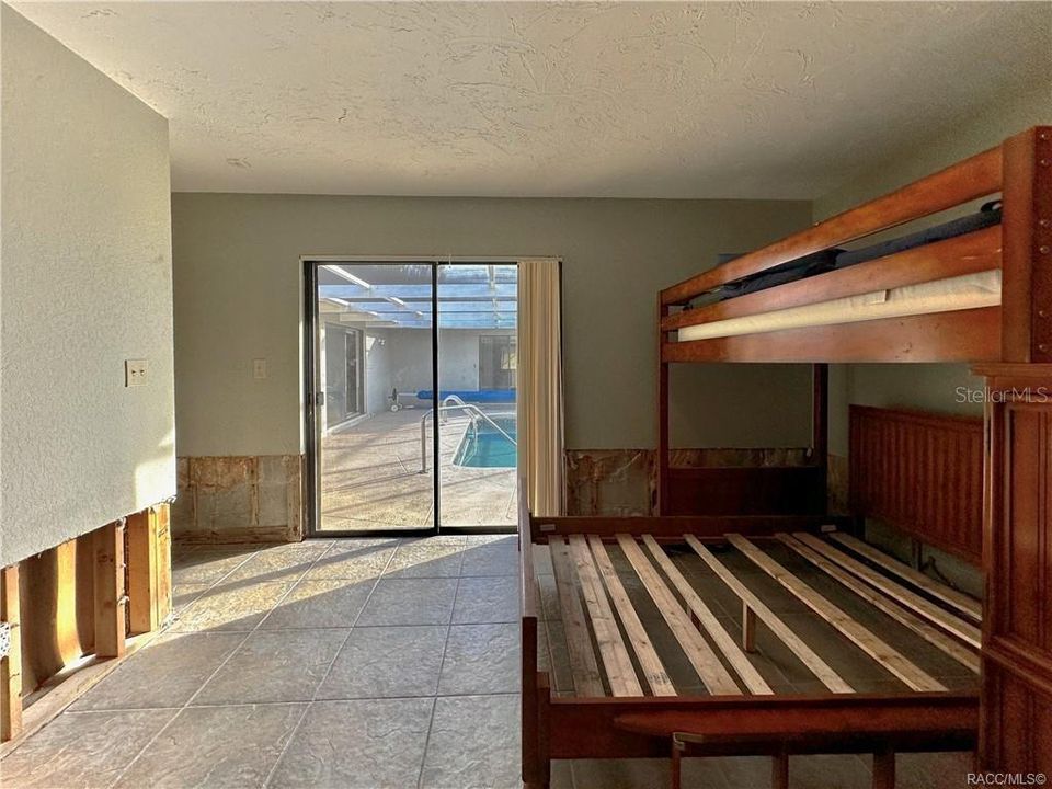 Active With Contract: $399,900 (2 beds, 2 baths, 1593 Square Feet)