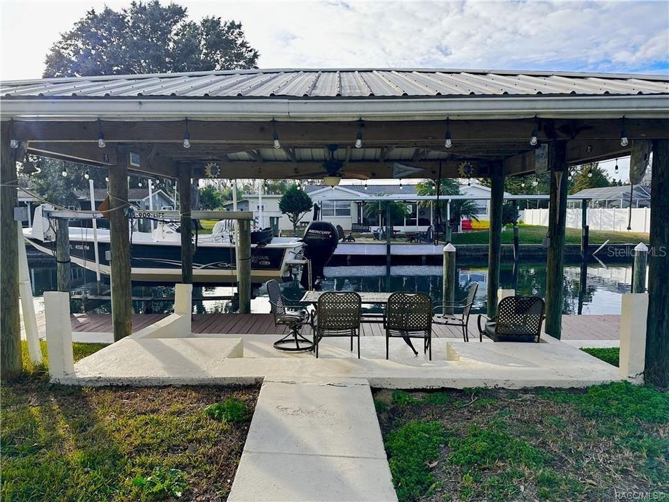 Active With Contract: $399,900 (2 beds, 2 baths, 1593 Square Feet)