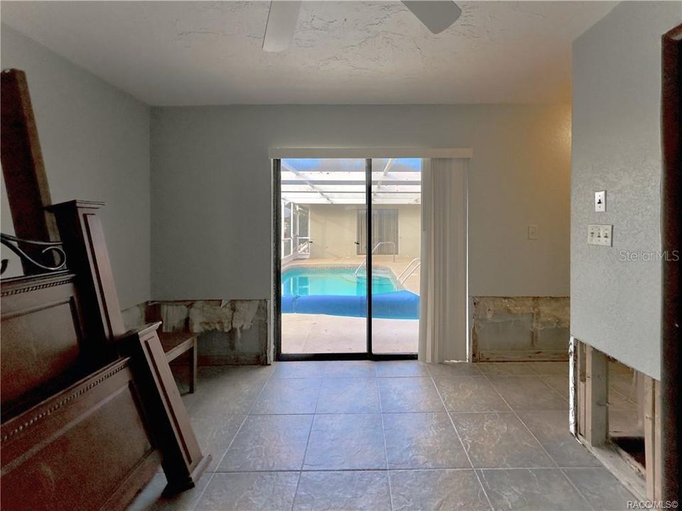 Active With Contract: $399,900 (2 beds, 2 baths, 1593 Square Feet)