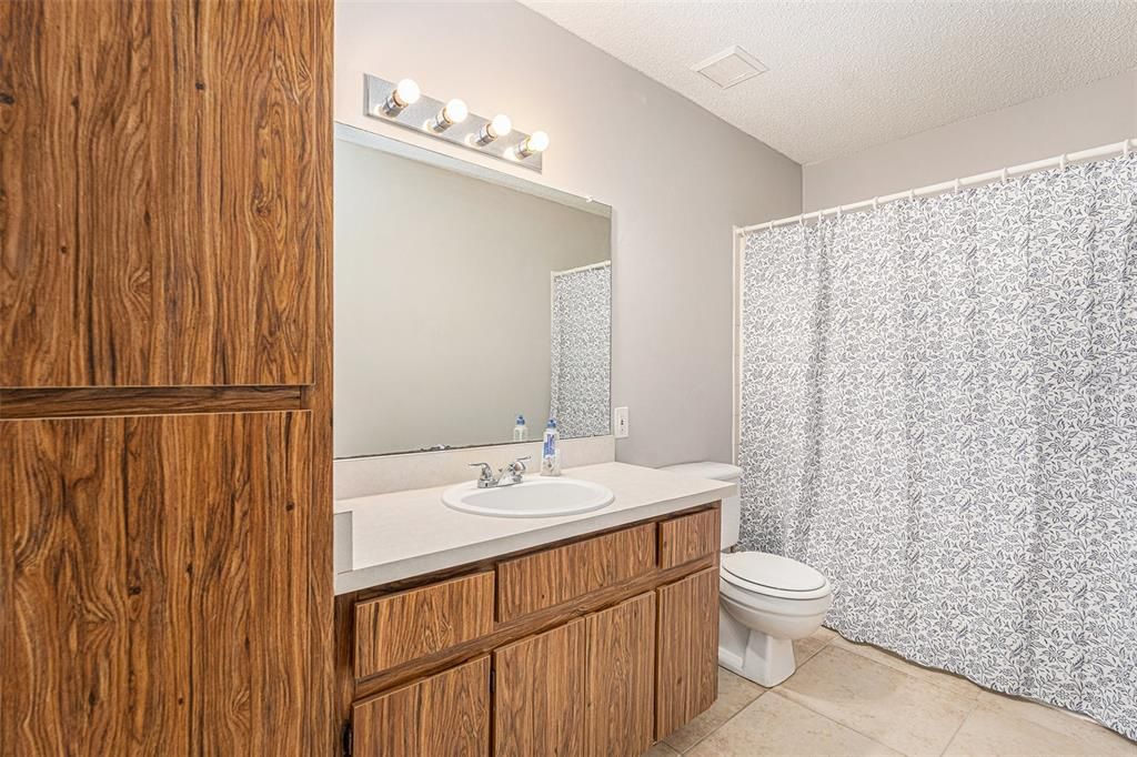 Active With Contract: $167,000 (2 beds, 2 baths, 898 Square Feet)