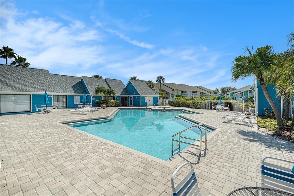 Active With Contract: $167,000 (2 beds, 2 baths, 898 Square Feet)