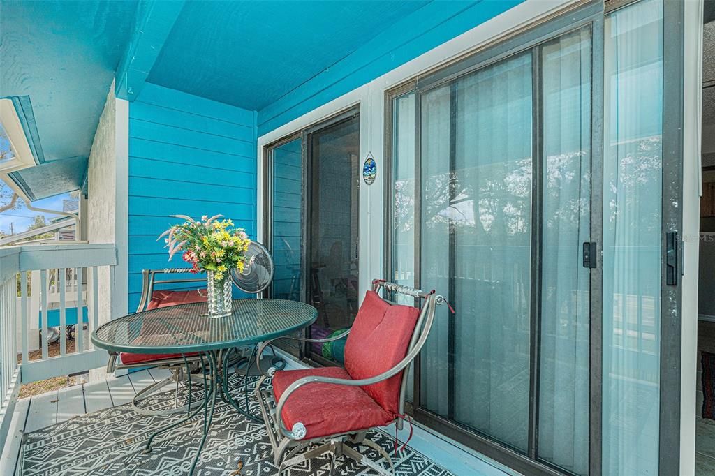 Active With Contract: $167,000 (2 beds, 2 baths, 898 Square Feet)