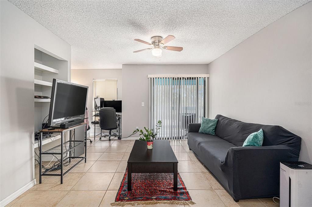 Active With Contract: $167,000 (2 beds, 2 baths, 898 Square Feet)