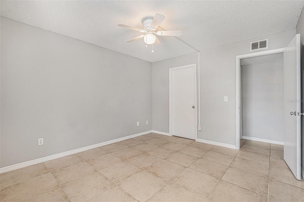 Active With Contract: $167,000 (2 beds, 2 baths, 898 Square Feet)