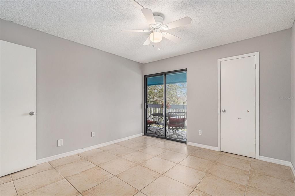 Active With Contract: $167,000 (2 beds, 2 baths, 898 Square Feet)