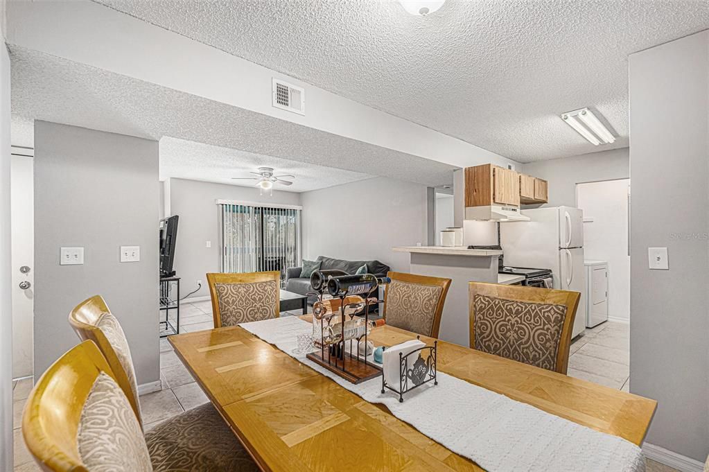 Active With Contract: $167,000 (2 beds, 2 baths, 898 Square Feet)